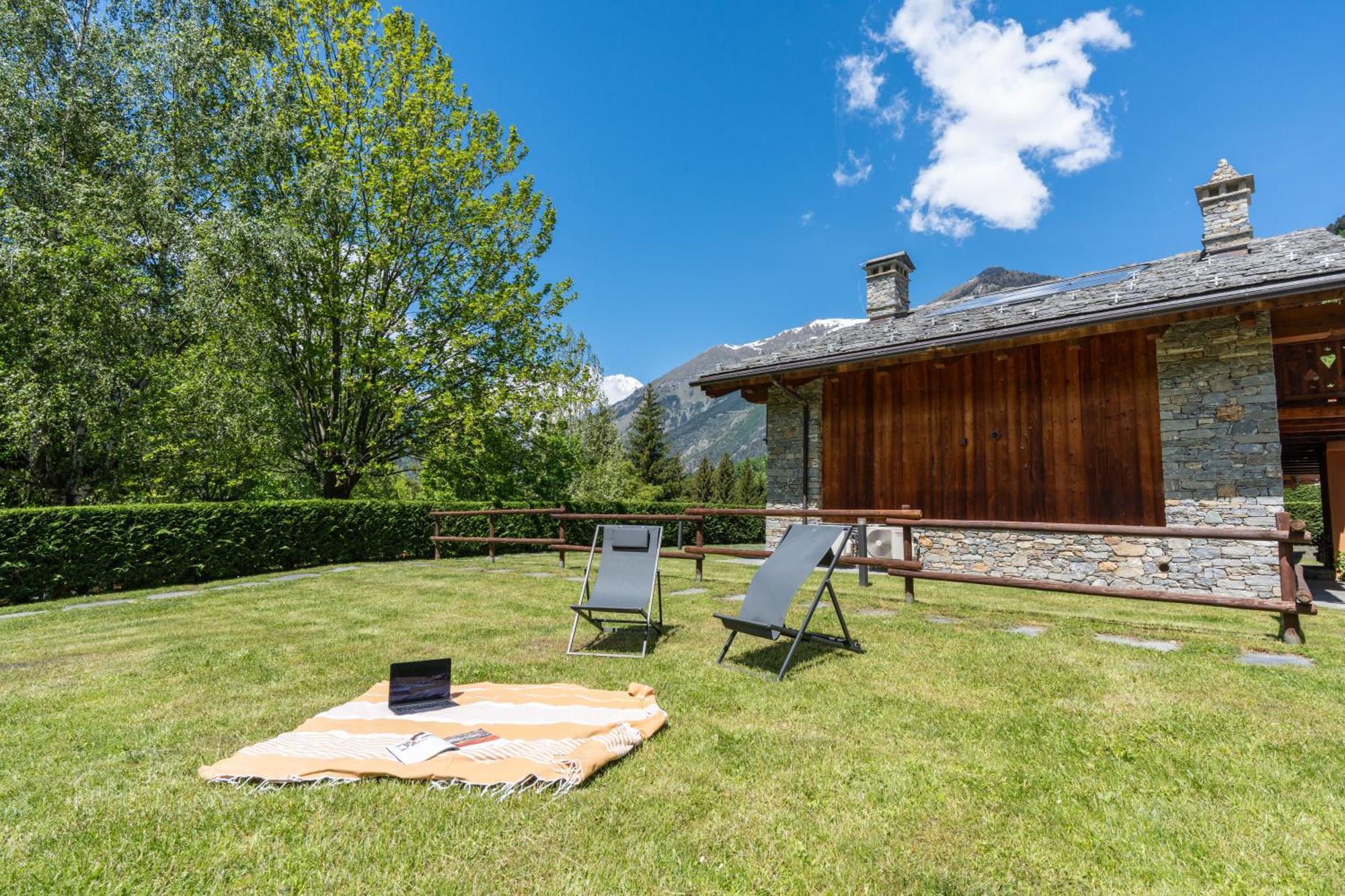 Bijoux Des Alpes - Mont Blanc Village La Salle Exterior foto